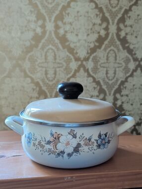 vintage Crowning Enamel stock pot 70s "Spring Bouquet" floral pattern Casserole